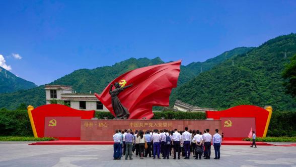 富联娱乐集团党委组织开展主题教育读书班现场教学暨集团总部“七·一”主题党日活动