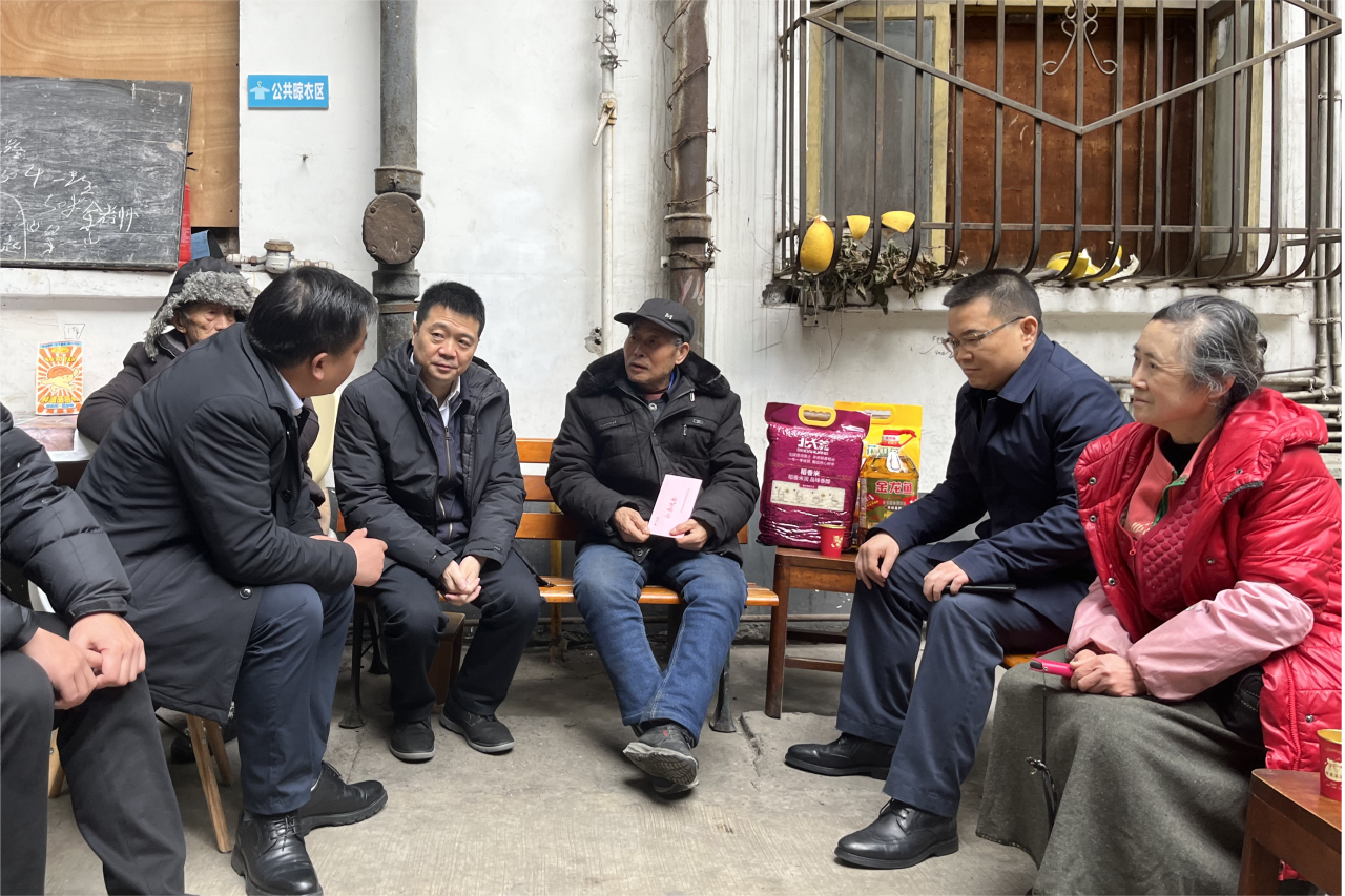 省富联娱乐集团领导班子成员走访慰问生活困难党员、老党员、老干部