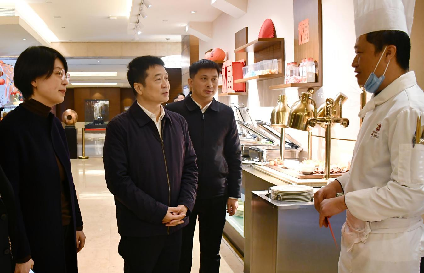 省富联娱乐集团领导率队开展春节前走访慰问